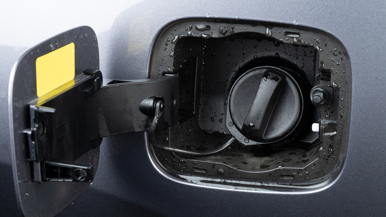 I Tried These 15 Car Hacks and They Really Work 2 Gas Cap