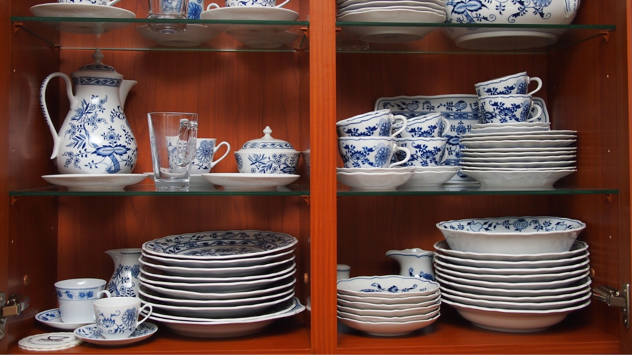 10 Holiday Etiquette Rules That Are Officially Outdated 9 china cabinet