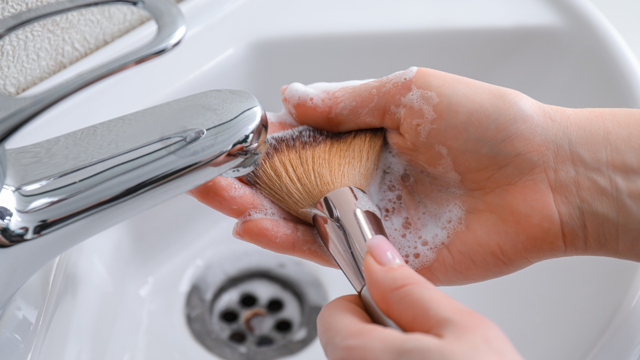 10 Smart Ways You Should Be Using Castile Soap 10 cleaning make up rushes