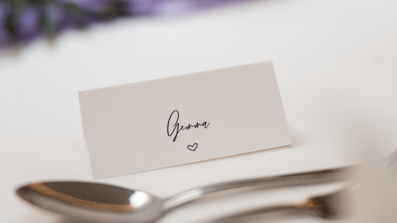 10 Holiday Etiquette Rules That Are Officially Outdated 7 name cards