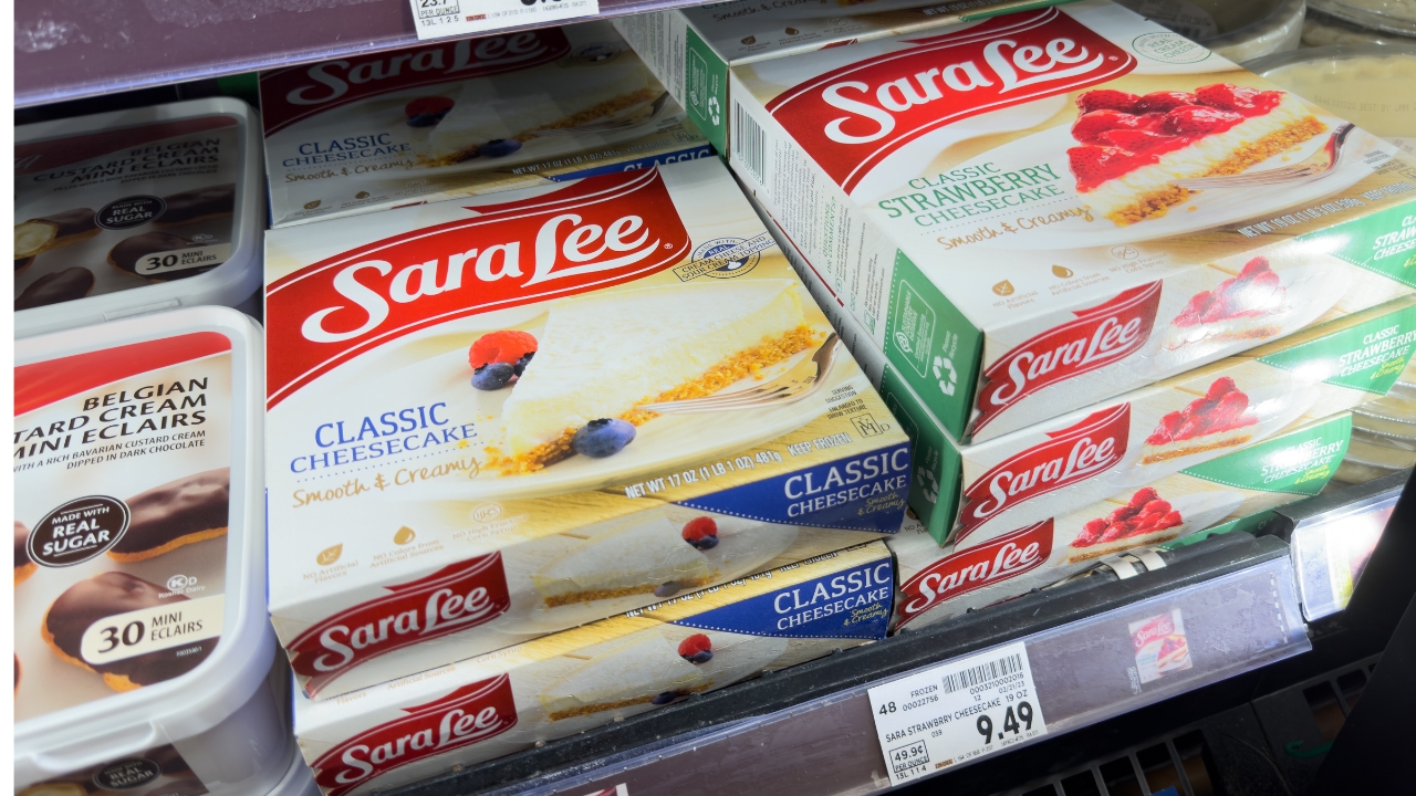 10 Holiday Etiquette Rules That Are Officially Outdated 3 saralee cheesecake