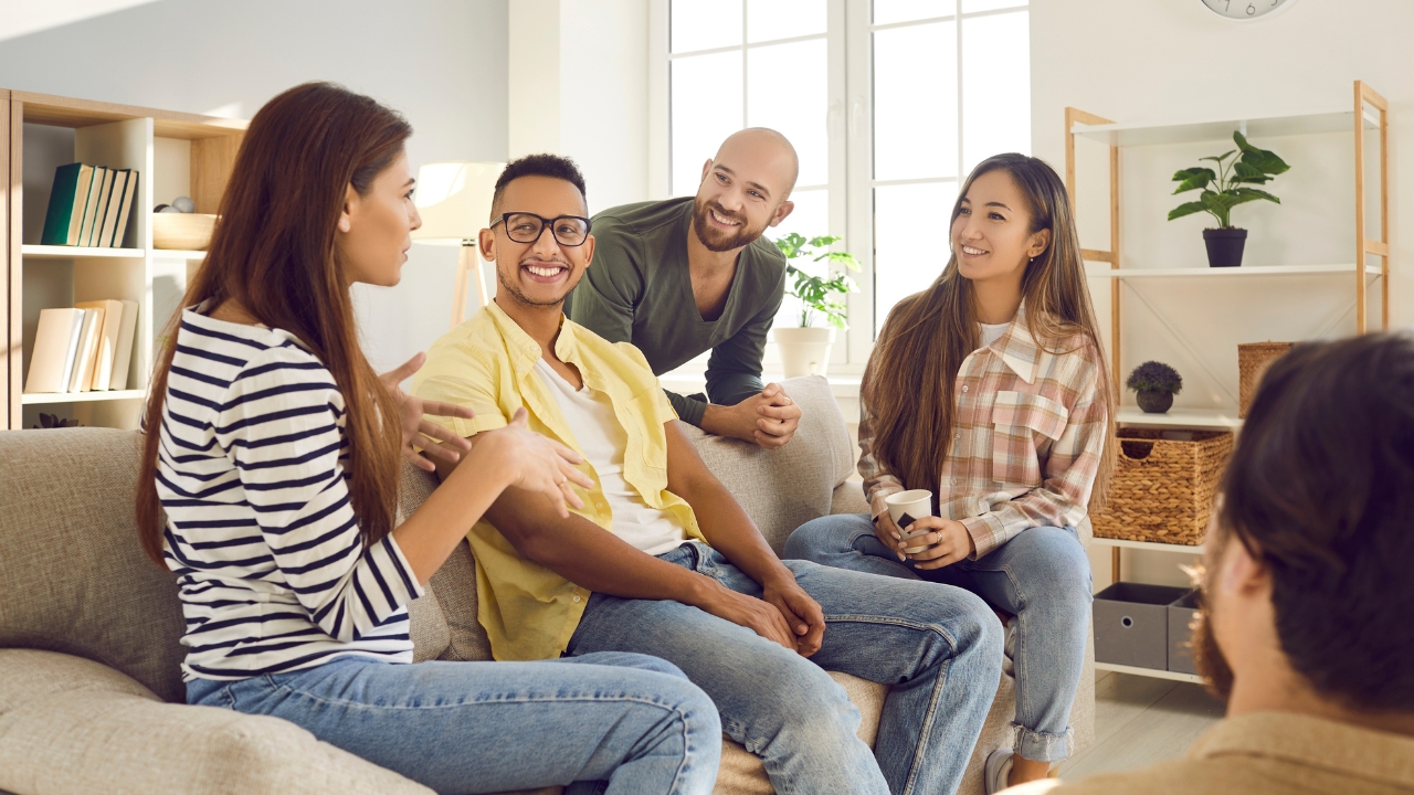 10 Holiday Etiquette Rules That Are Officially Outdated 6 talking