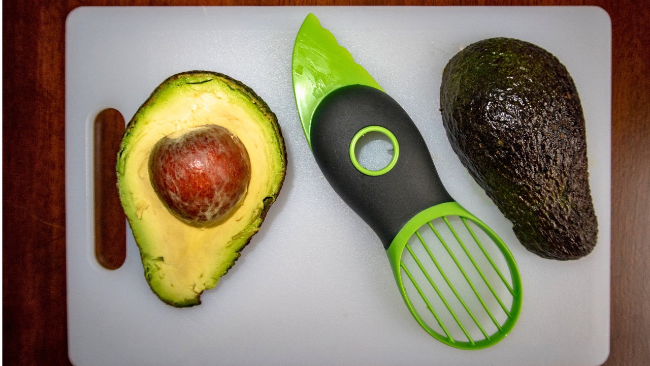 avocado cutter 1