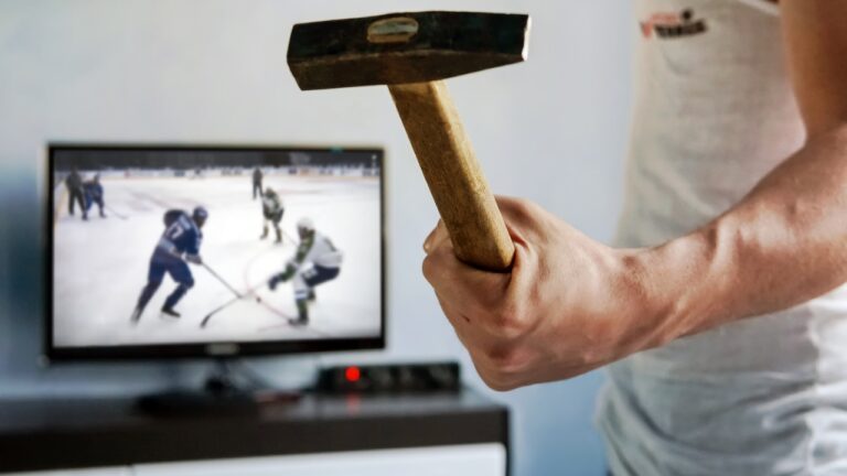 Woman Says Her Boyfriend Smashed Their TV After His Team Lost — and She Realized in One Second That She Wasn’t Safe With Him