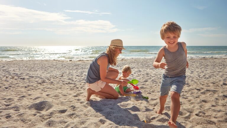 Woman Says She Took the Kids on Vacation Without Her Husband After Years of Him Turning Every Trip Into Work — and He Was Furious She Finally Went Anyway