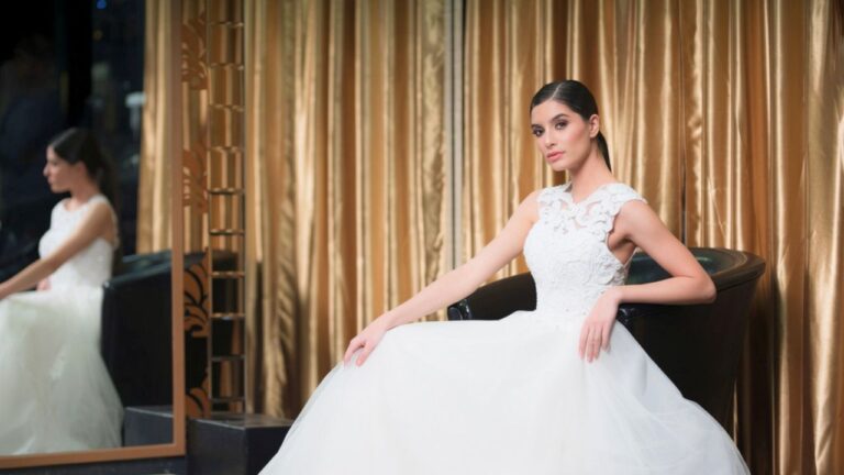 Woman Says Her Sister Asked To Wear Her Wedding Dress for a “Photo Shoot” — Then Didn’t Want To Give It Back Right Away