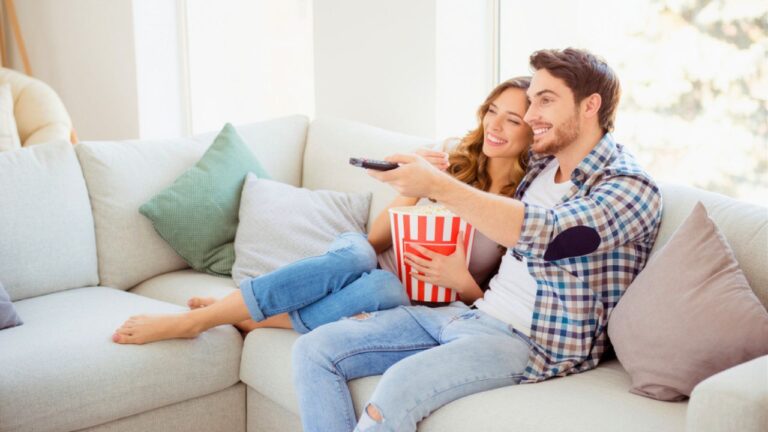 Man Says His Roommate’s Girlfriend Basically Moved In — but No One Ever Asked Him About It