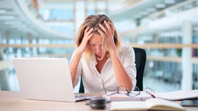 Employee Says Her Boss Asked Her To “Quickly Cover a Shift” — and It Turned Into an Entire Day She Never Agreed To