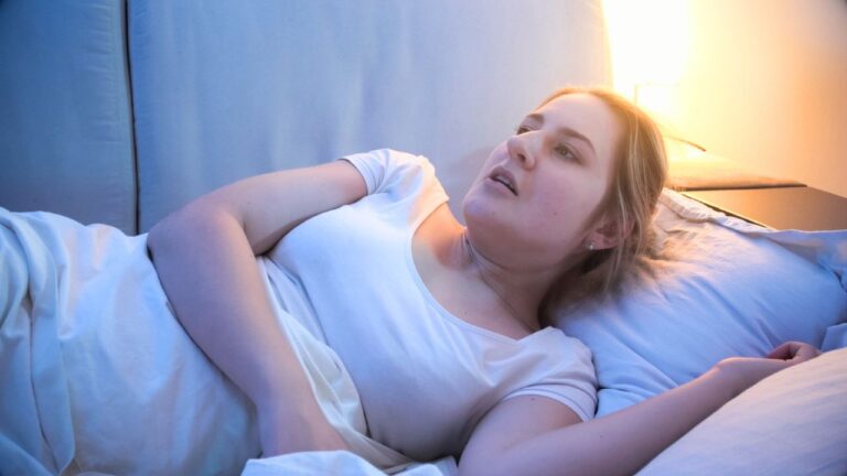 Woman says she kept hearing someone at her door late at night — and when she finally checked, nothing was there