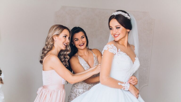 Woman says she flew in for her cousin’s wedding, helped her get dressed, and then got quietly treated like the family jewelry thief until she finally blew the whole thing open herself