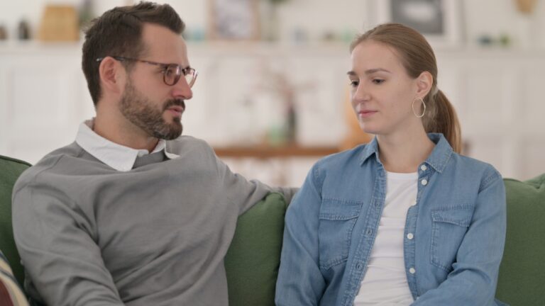 Woman says her boyfriend practically lived in her apartment for free — then admitted the real reason he would not move in