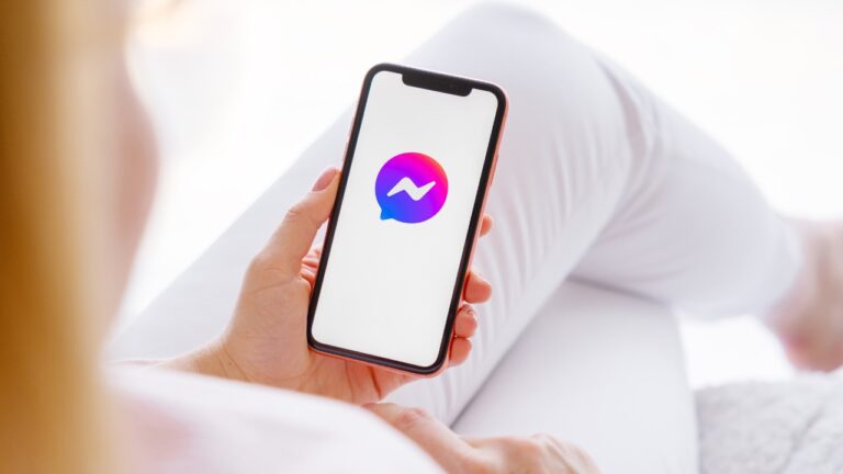 Woman says she got a Facebook message claiming her husband was cheating — and the whole accusation fell apart once one tiny detail about the sender’s profile made the setup look fake