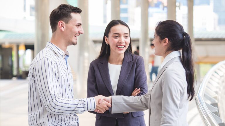 Woman says her new manager was a man she slept with years earlier — and he had no idea they had a daughter until he walked into the office and saw her again