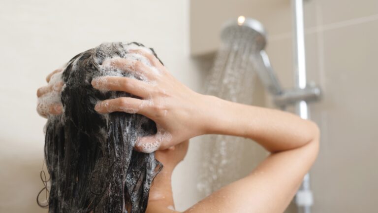 Woman says her boyfriend picked a fight over her long steam showers — then she realized the showers were just the easiest way to start controlling everything else