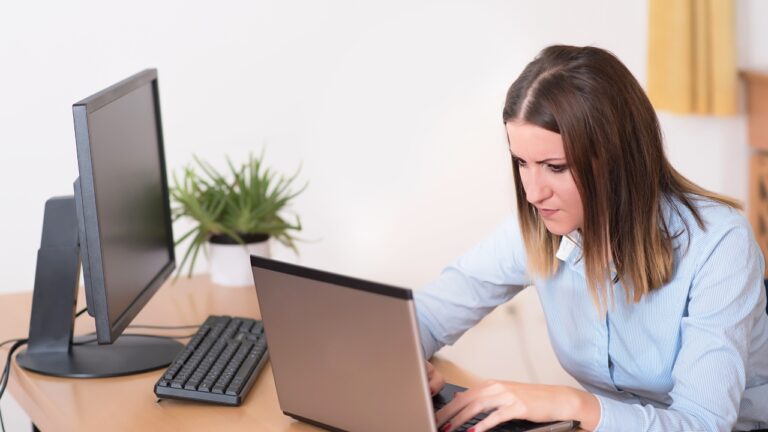 Woman says she started digging into her brother’s girlfriend after one lie felt off — and the relationship fell apart once the fake dead siblings, fake marriages, fake degrees, and fake trauma all started unraveling