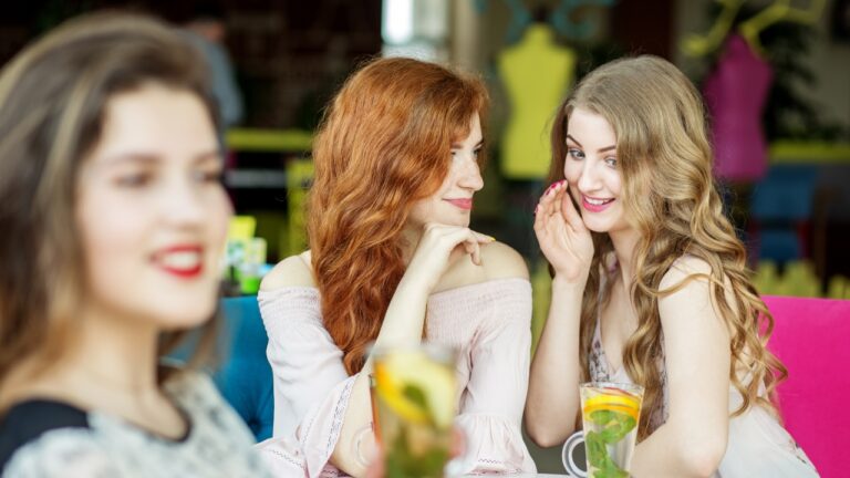 Woman says she found out her “sweetest” bridesmaid had been secretly trashing her wedding plans the whole time — and the friendship ended the moment she realized the sabotage was never accidental