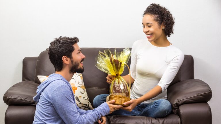 Woman Says Her Boyfriend’s Mom Accused Her of Using Him for Gifts — Then a Birthday Basket Became a Relationship Test