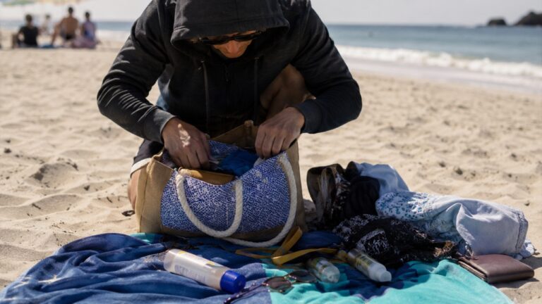 Woman Says Her Beach Bag Was Ransacked While She Dipped Her Feet in the Water — Then Shame Hit Harder Than the Theft