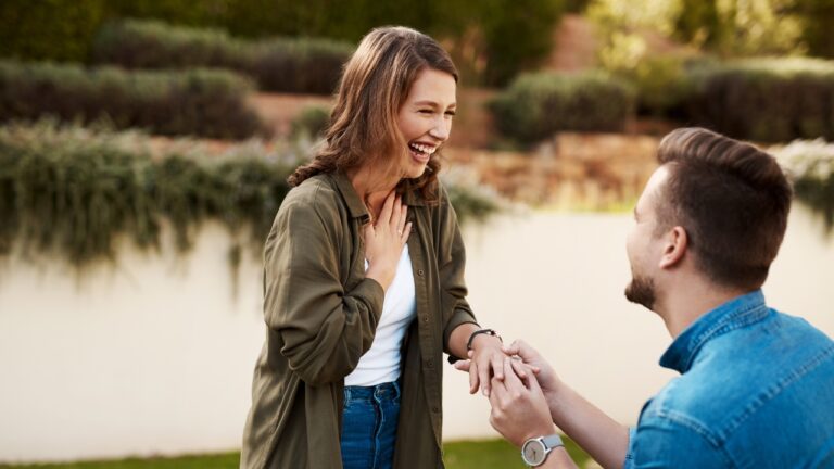 Woman Says Her Sister’s Boyfriend Proposed Without Warning — Then the Family Reaction Turned Messy Fast