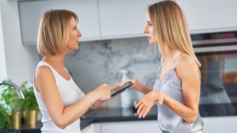 Woman Says Her Sister’s Family Damaged Her House — Then Got Angry When She Set a Price
