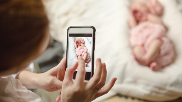 Sister-in-Law Sneaks Away With Newborn for Photos — Then Claims She Has More Rights Than the Baby’s Mom