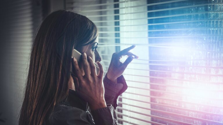 Woman Called Police After a Neighbor Came to Her Door at 9 P.M. — Then Her Sister Said She Was the One Who Overreacted